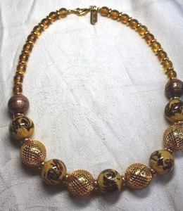 lot 164 image: Signed Hilary London ( Hilary Foster, New York, 1986 - 2007 approx , known for Murano jewelry ) Murano Glass gold  lampwork bead necklace. Has hang tag. 14L. Lobster clasp. Matches bracelet in Lot 165