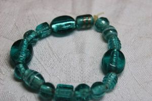 lot 167 image: Teal blue green art glass bead stretch bracelet.