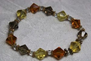 lot 128 image: Autumnal muted yellows and orange faceted glass stretch bracelet