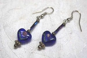 lot 132 image: Art glass lampwork bead French ear wire earrings in heart form. Navy blue. 2L