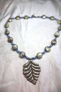 lot 137 image: VenetianCzech lampwork crackle bead (gold and silver over foil) necklace with non-magnetic leaf pendant. 22L with toggle clasp.