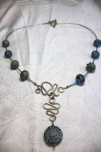 lot 138 image: Vintage Venetian Czech lampwork bead liquid silver necklace with square form toggle clasp and non-magnetic modernist pendant. 18L, Overall length 22L