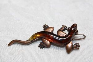 lot 210 image: Vintage copper color metal hair barrette in salamander form with tortoise glass body. 2L