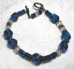 lot 216 image: Artisan crafted large faceted bead and rondel bead bracelet with toggle clasp. 9L