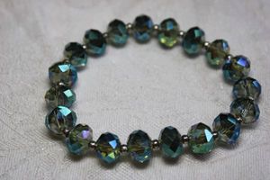 lot 220 image: Teal Aurora Borealis AB blue green faceted glass stretch bracelet