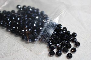 lot 224 image: Faceted glass black loose beads. 175 quantity