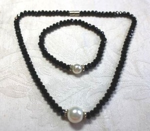 lot 239 image: (SET) Faceted black glass bead necklace with magnetic clasp and matching glass bead stretch bracelet. Both with faux pearl focal beads. Necklace 16L