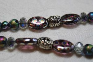 lot 243 image: Metallic spotted art glass bead necklace. Toggle clasp. 16L