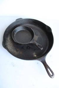 lot 270 image: Cast Iron Skillets. (1) 12 (1) 6