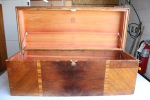 lot 276 image: LANE Cedar chest as shown. See photos.