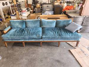 lot 174 image: Large vintage Blue velvet couch - 32 by 100