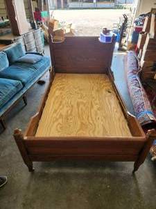 lot 173 image: Early Texas Biedermeier bed