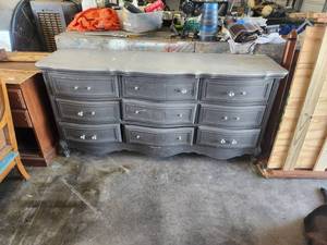 lot 177 image: 9 drawer dresser