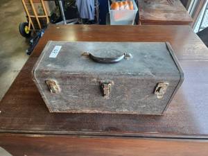 lot 68 image: Kennedy toolbox with contents