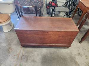 lot 51 image: Vintage chest