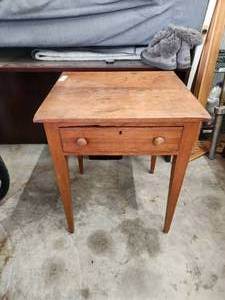 lot 43 image: Antique single drawer table