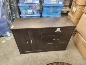 lot 105 image: Dresser with 3 drawers and 2 doors