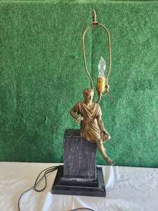 lot 2 image: Vintage unique custom made lamp