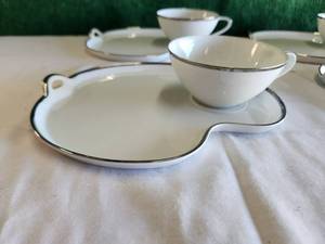 lot 7 image: Selection of 5 Noritake Silverdale teacup and snack plates