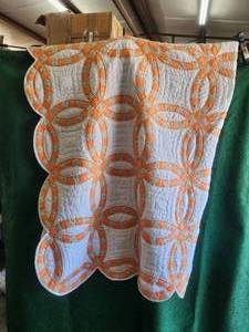 lot 10 image: Wedding Ring quilt - 84 by 96