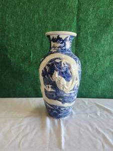 lot 16 image: Blue and white Asian-dragon themed vase