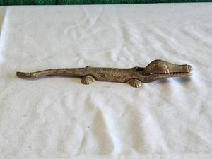 lot 29 image: Vintage brass alligator nutcracker - cigar crimper
