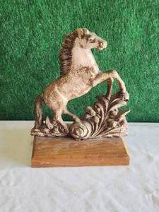 lot 36 image: Antique horse figure - 8 tall