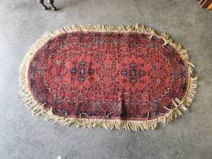 lot 109 image: Oblong oriental area rug - 33 by 55
