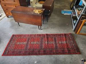 lot 110 image: Rectangular hall rug - 34 by 93