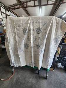 lot 120 image: Vintage quilt and pillow cases