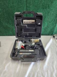 lot 125 image: Porter Cable air nail-staple gun