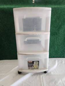 lot 141 image: Sterilite 3 drawer cart