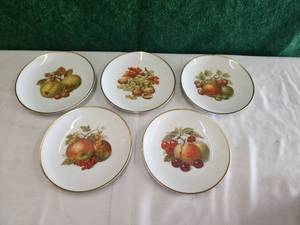 lot 166 image: Selection of 5 fruit themed plates - Bavaria Tirschenreuth