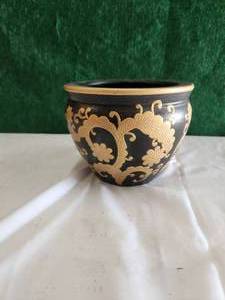 lot 168 image: Black and Gold Chinese pot