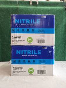 lot 198 image: Selection of 2 boxes of Safeko Nitrile exam grade gloves - 10 packs of 100 x 2 - great for crafts and more