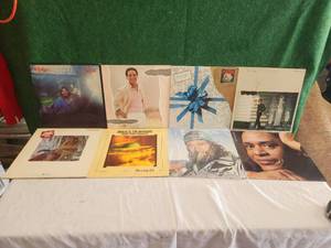 lot 183 image: Selection of vintage lp records - 19