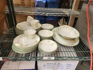 lot 194 image: Selection of NSP - Nagoya Seito Porcelain China 35 pieces - 2 pieces have a chip-(plater and 1 bowl)