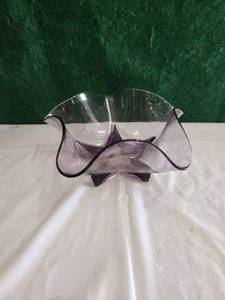 lot 204 image: Vintage large purple scalloped bowl