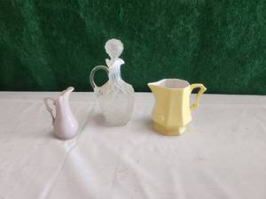 lot 217 image: Selection of 3 vintage pieces - small Limoges pitcher, Independence pitcher, and oil-vinegar decanter