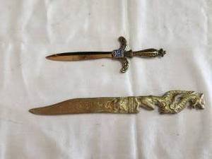 lot 223 image: Selection of 2 antique brass leather openers