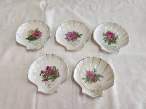 lot 225 image: Selection of 5 genuine porcelain shell trinket-dishes