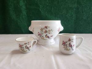 lot 227 image: Selection of vintage Chauvigny China pieces - France