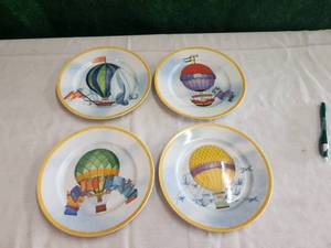 lot 228 image: Selection of 4 Hot Air Ballon themed plates - Montgolfiere - Williams-Sonoma
