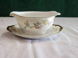 lot 231 image: Selection of NSP - Nagoya Seito Porcelain China - gravy bowl with attached plate