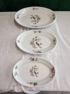 lot 237 image: Selection of 3 vintage platters - Porcelaine de Chauvigny