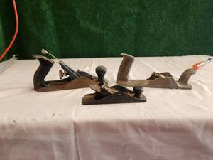 lot 239 image: Selection of 3 vintage-antique woodworking planes