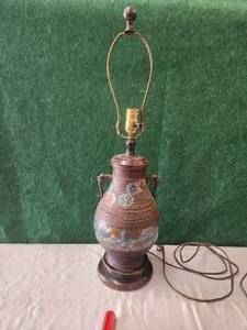 lot 255 image: Decorative table lamp