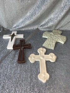 lot 10 image: 4 faith based wall crosses - see pics