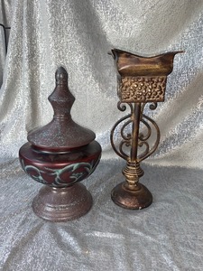lot 14 image: 2 nice table top decor pieces - see pics