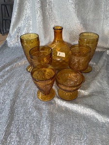 lot 21 image: Vintage amber glassware - see pics